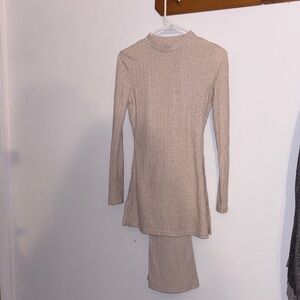 Cream Long Sleeve Sweatshirt & Pans